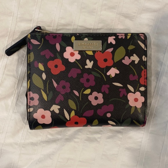 kate spade Handbags - Kate spade wallet❤️